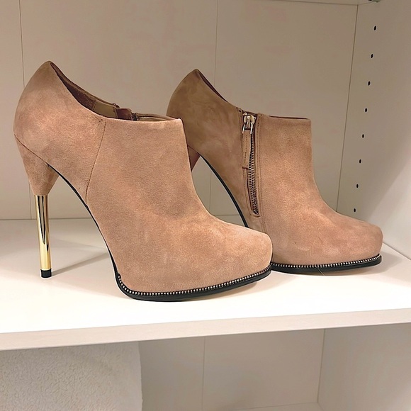 Zara Shoes - 🎉 EUC ZARA WOMAN Tan suede Platform Booties with Gold Accent Heels size 40 EUR